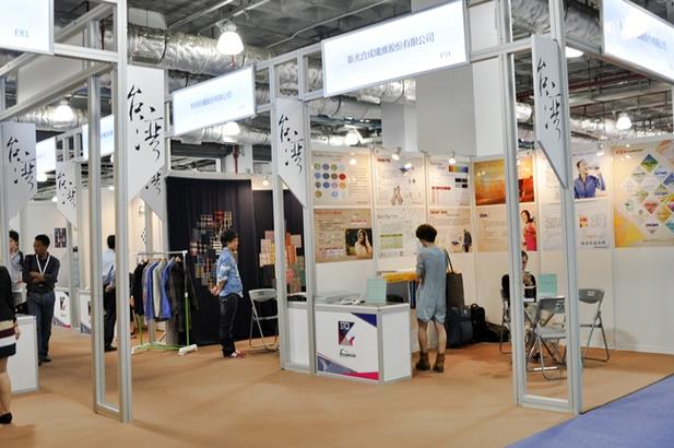 台湾新光合成纤维机能性纺织品展示